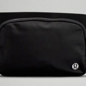 NWOT lululemon everywhere belt bag